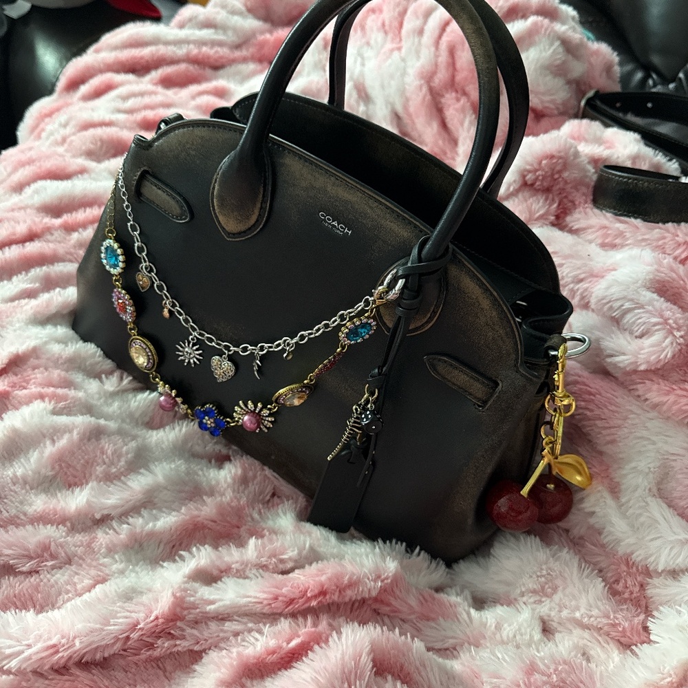 Coach Empire 28 in Loved Leather - Picture 4 of 7